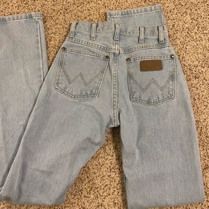 Womens light wash wrangler jeans